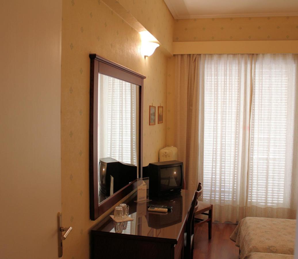 Park Hotel Loutraki Bagian luar foto