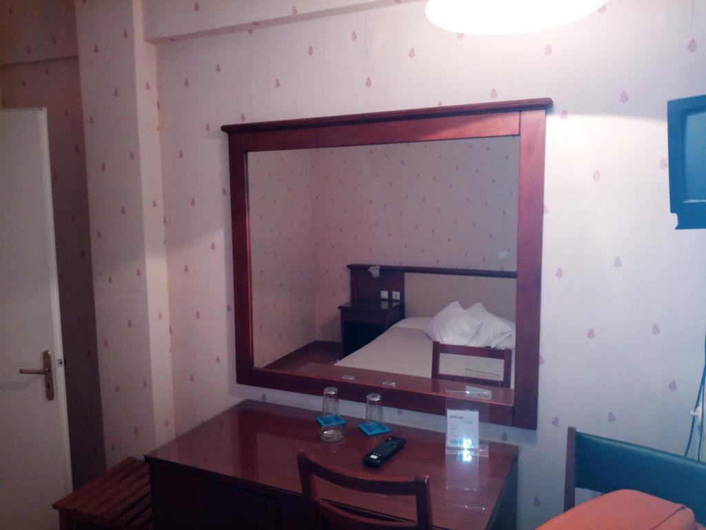 Park Hotel Loutraki Bagian luar foto