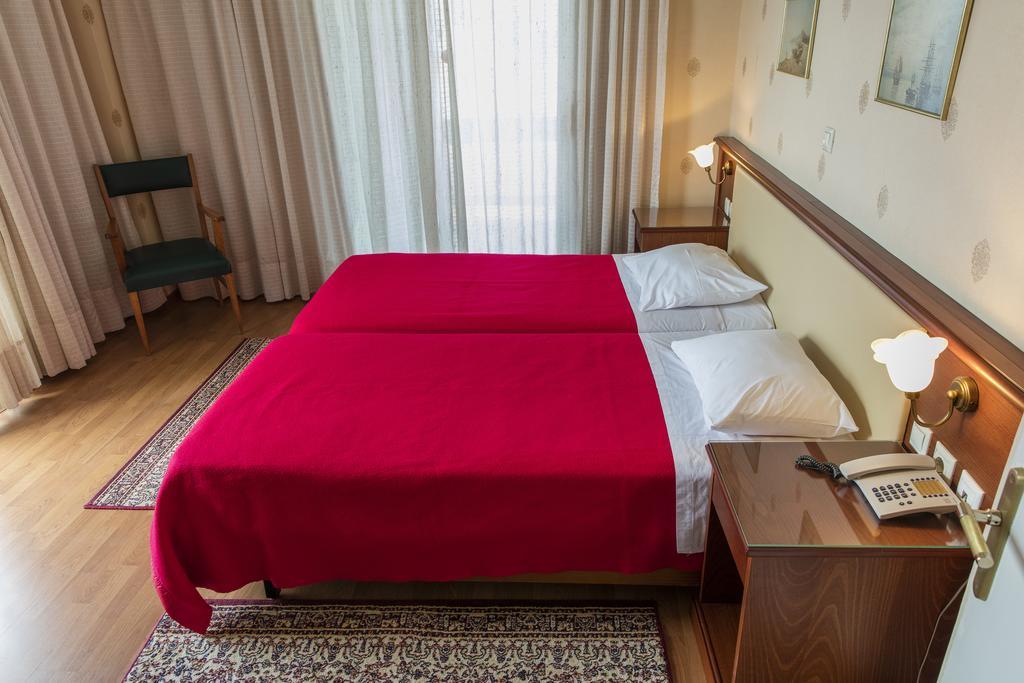Park Hotel Loutraki Bagian luar foto