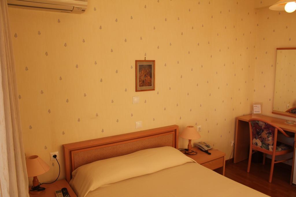 Park Hotel Loutraki Bagian luar foto
